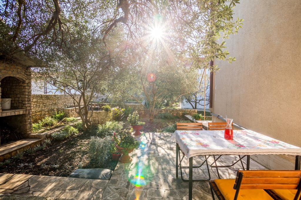 Apartment Srecko Vinišće المظهر الخارجي الصورة